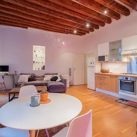 Apartment New! Spacious Flat In 