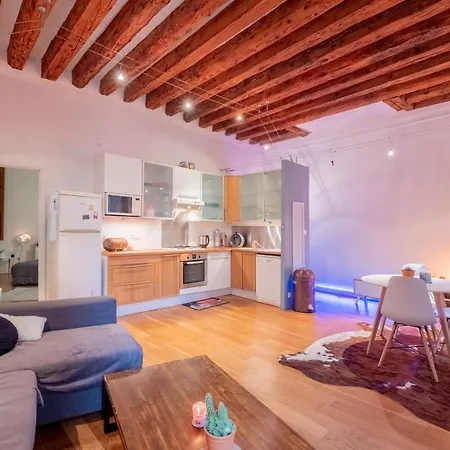 Apartment New! Spacious Flat In 